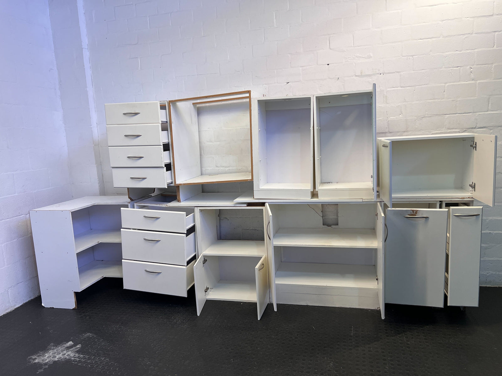 Versatile White Kitchen Cabinet Unit with Drawers and Shelves