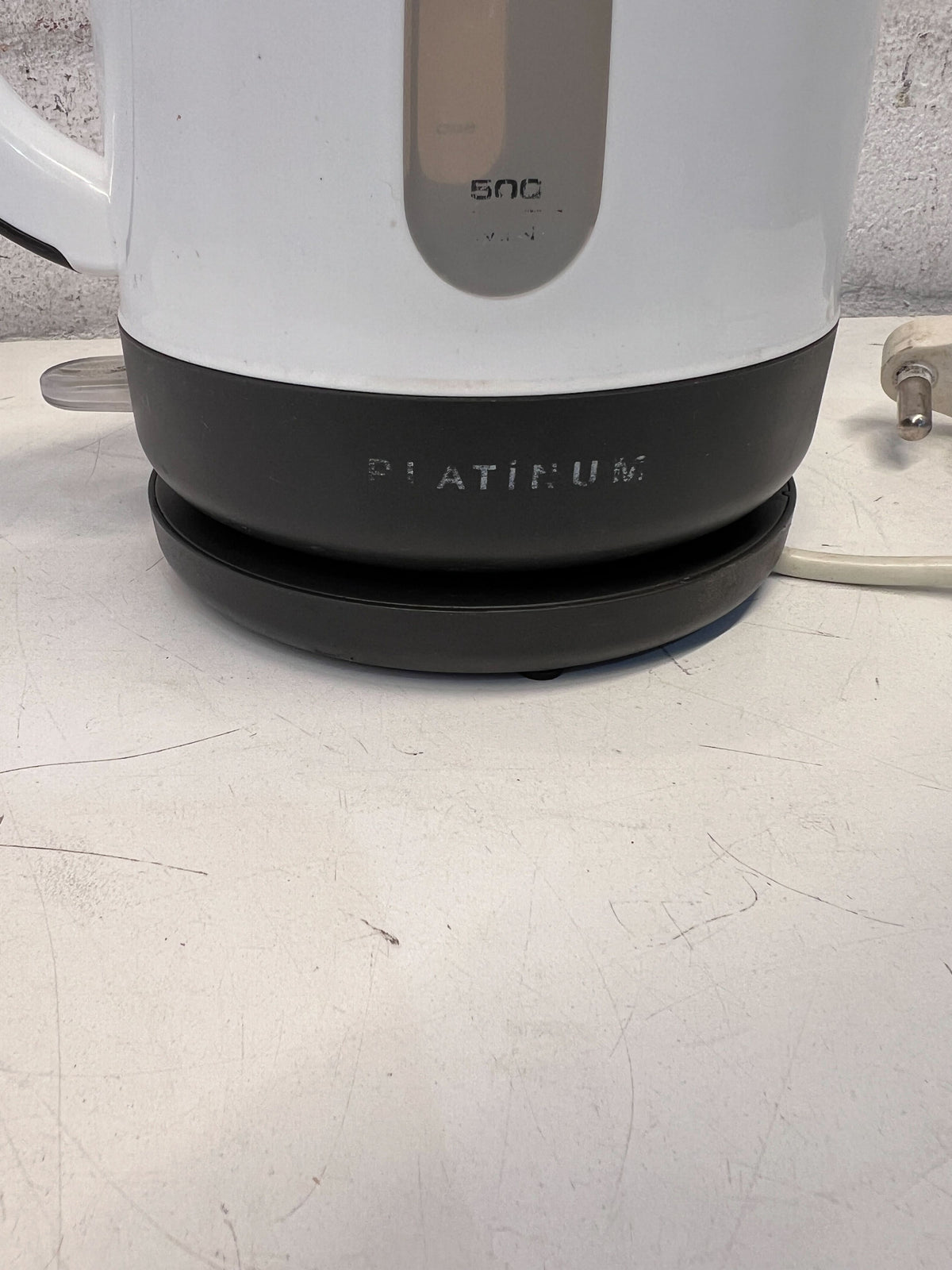 Efficient White Electric Kettle with 1.7L Capacity – Minor Wear