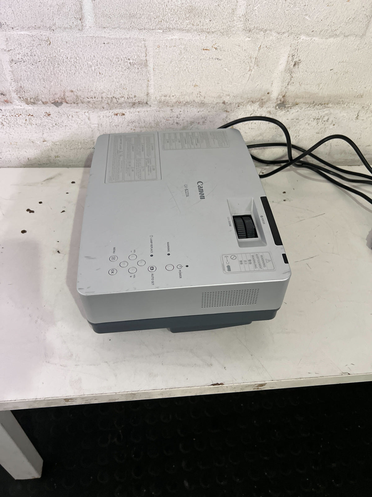 Compact Canon Projector - Light Gray, Minor Scratches, Ideal for Home Theater - 2ndhandwarehouse.com