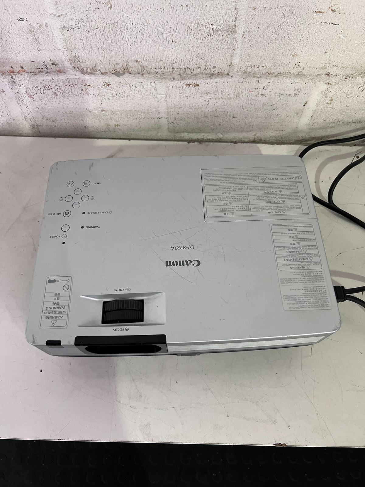 Compact Canon Projector - Light Gray, Minor Scratches, Ideal for Home Theater - 2ndhandwarehouse.com