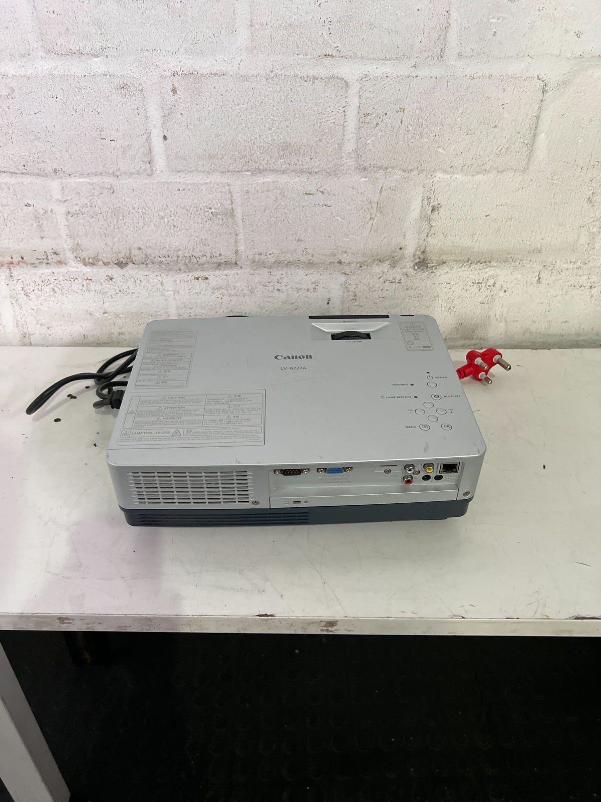 Compact Canon Projector - Light Gray, Minor Scratches, Ideal for Home Theater - 2ndhandwarehouse.com