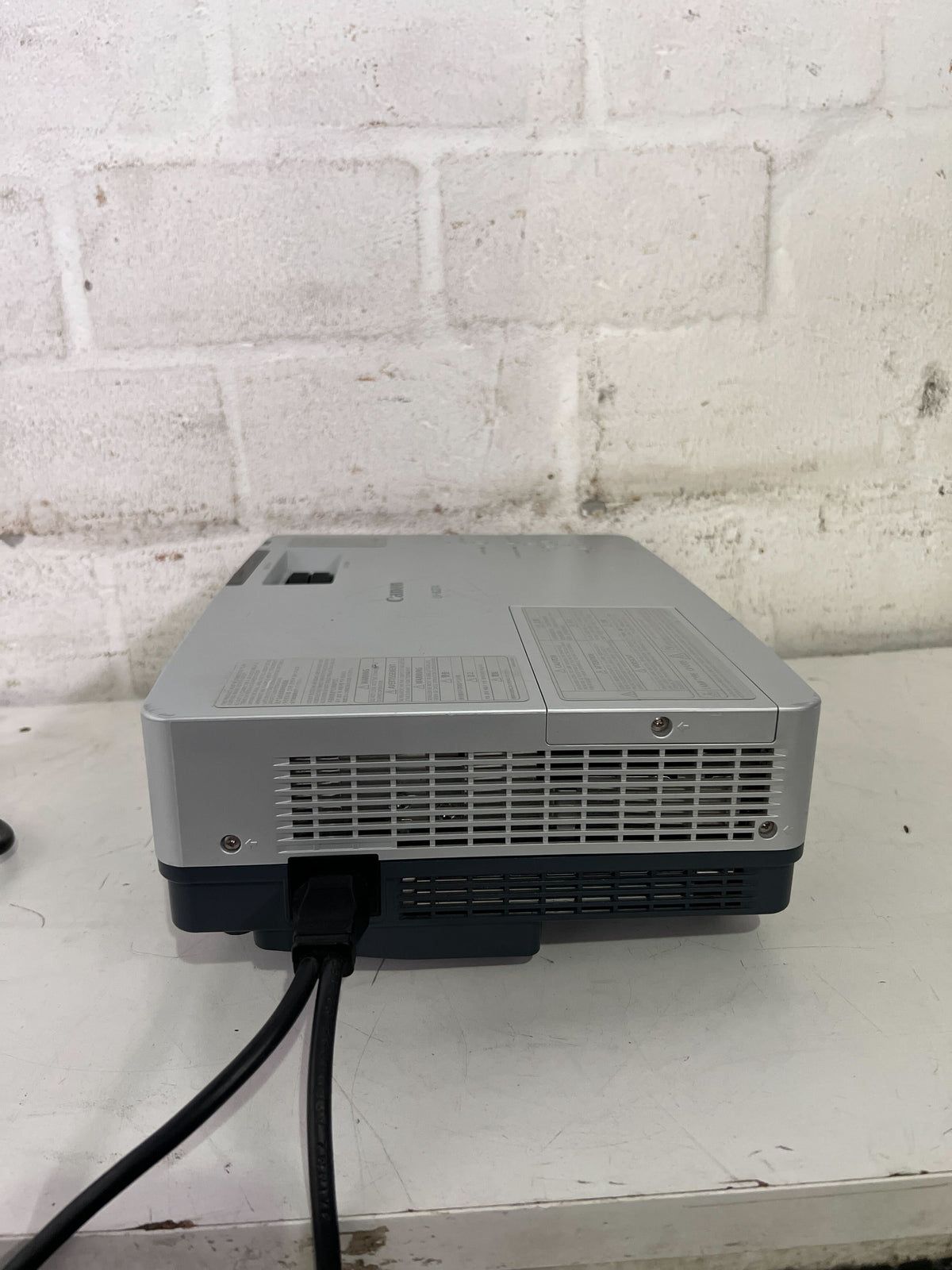 Compact Canon Projector - Light Gray, Minor Scratches, Ideal for Home Theater - 2ndhandwarehouse.com