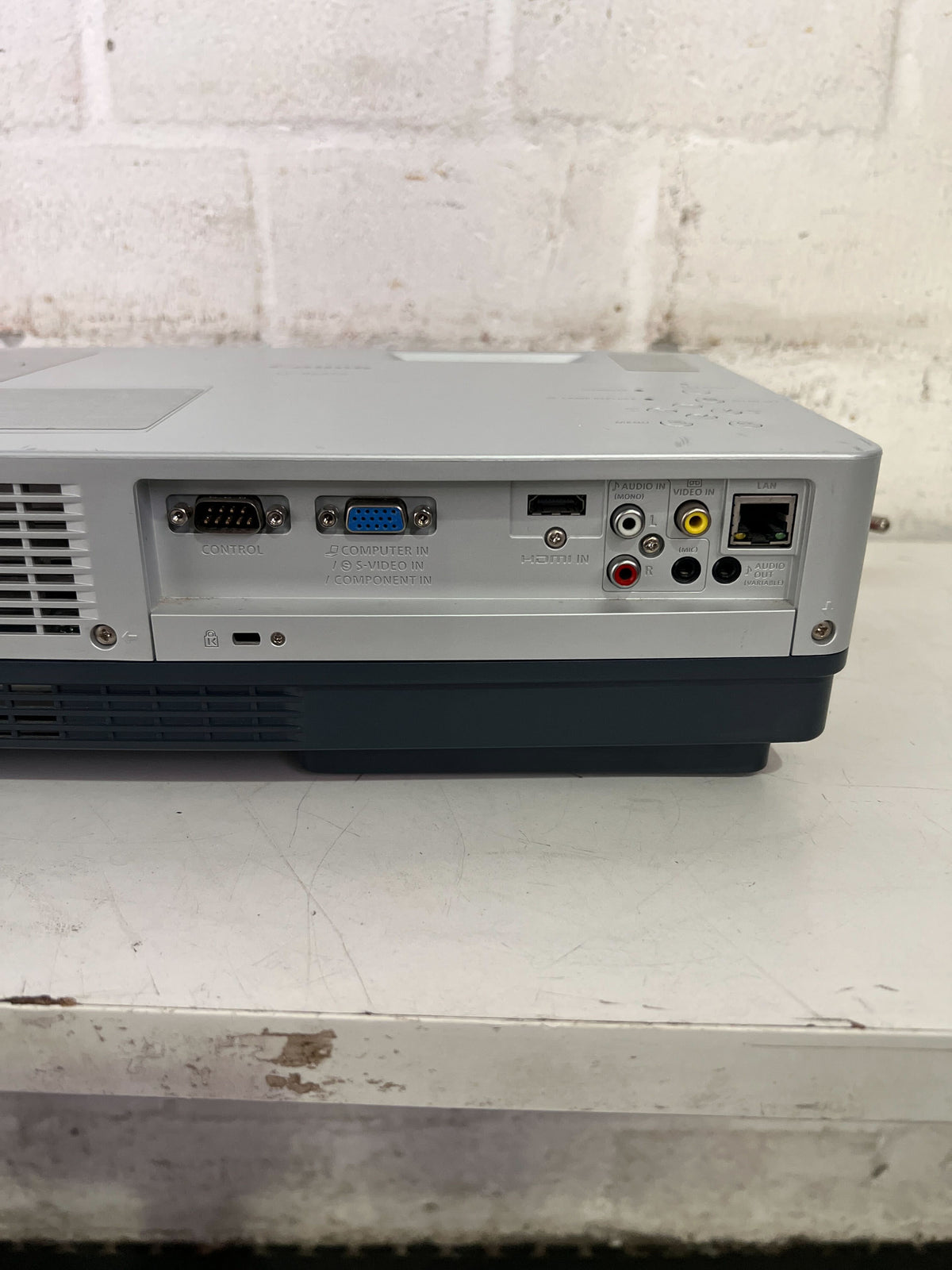 Compact Canon Projector - Light Gray, Minor Scratches, Ideal for Home Theater - 2ndhandwarehouse.com