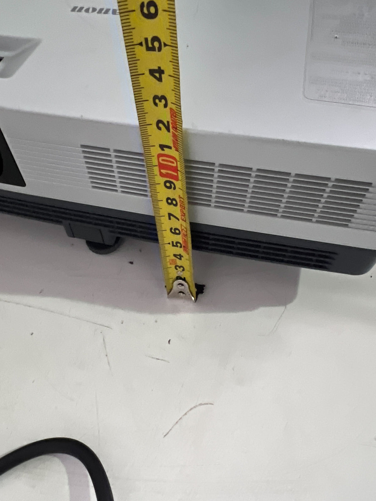 Compact Canon Projector - Light Gray, Minor Scratches, Ideal for Home Theater - 2ndhandwarehouse.com