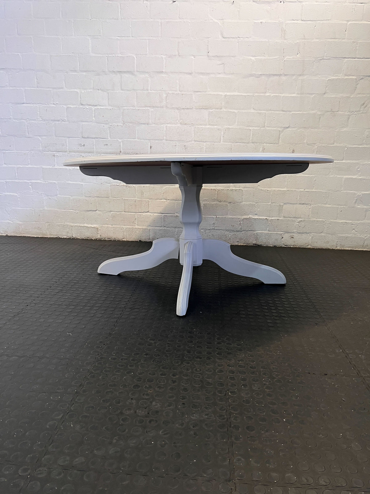 Chic White Round Dining Table with Elegant Pedestal Base - REDUCED - 2ndhandwarehouse.com