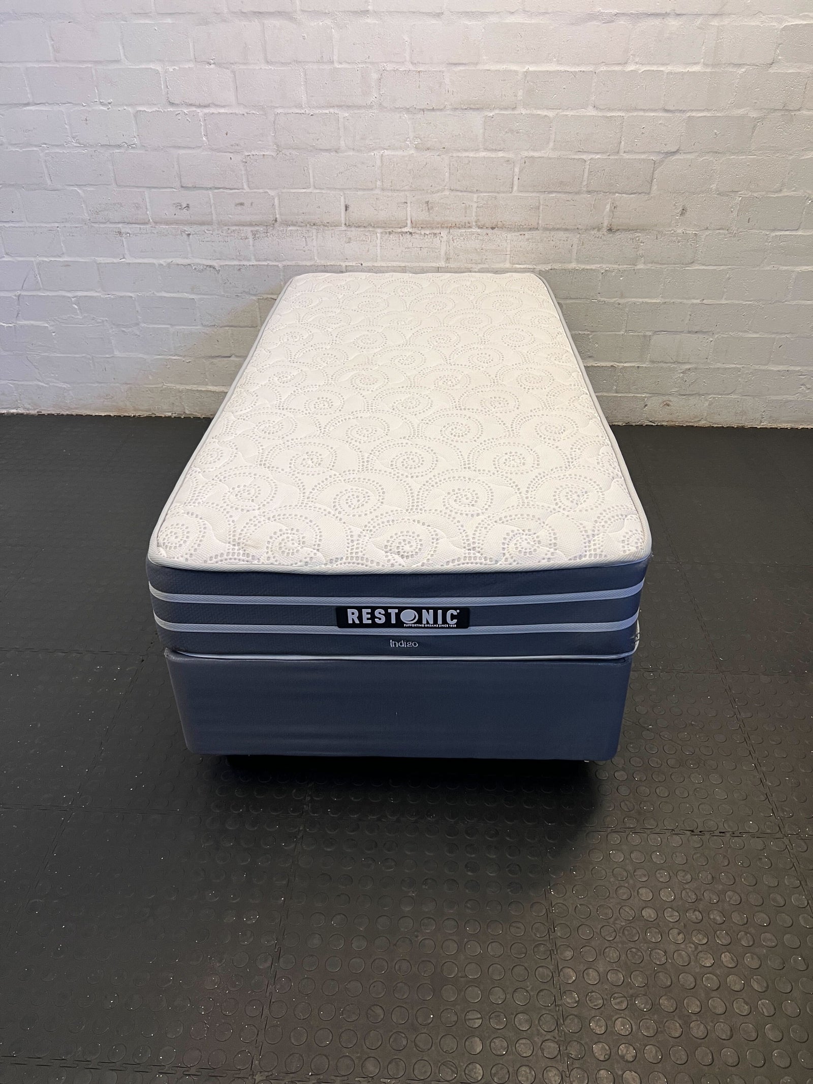 Restonic Single Mattress – Comfortable & Stylish, Lightly Used
