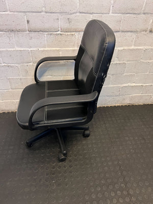 Comfortable Black Office Chair with Minor Wear and Adjustable Height