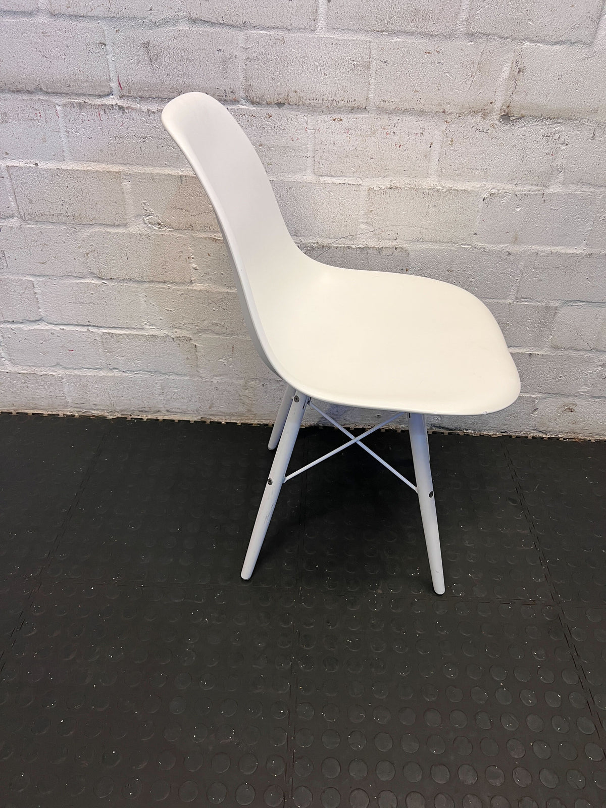 Modern White Plastic Chair with Wooden Legs - Minor Wear