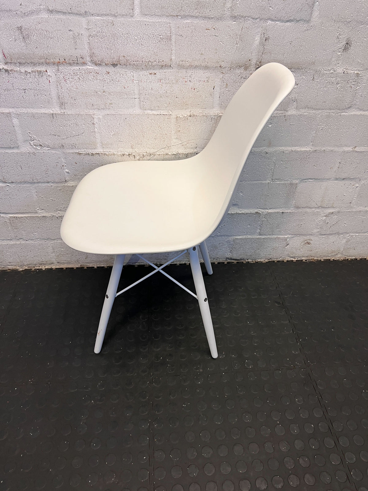 Modern White Plastic Chair with Wooden Legs - Minor Wear