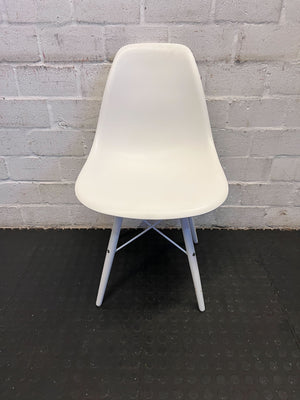 Modern White Plastic Chair with Wooden Legs - Minor Wear