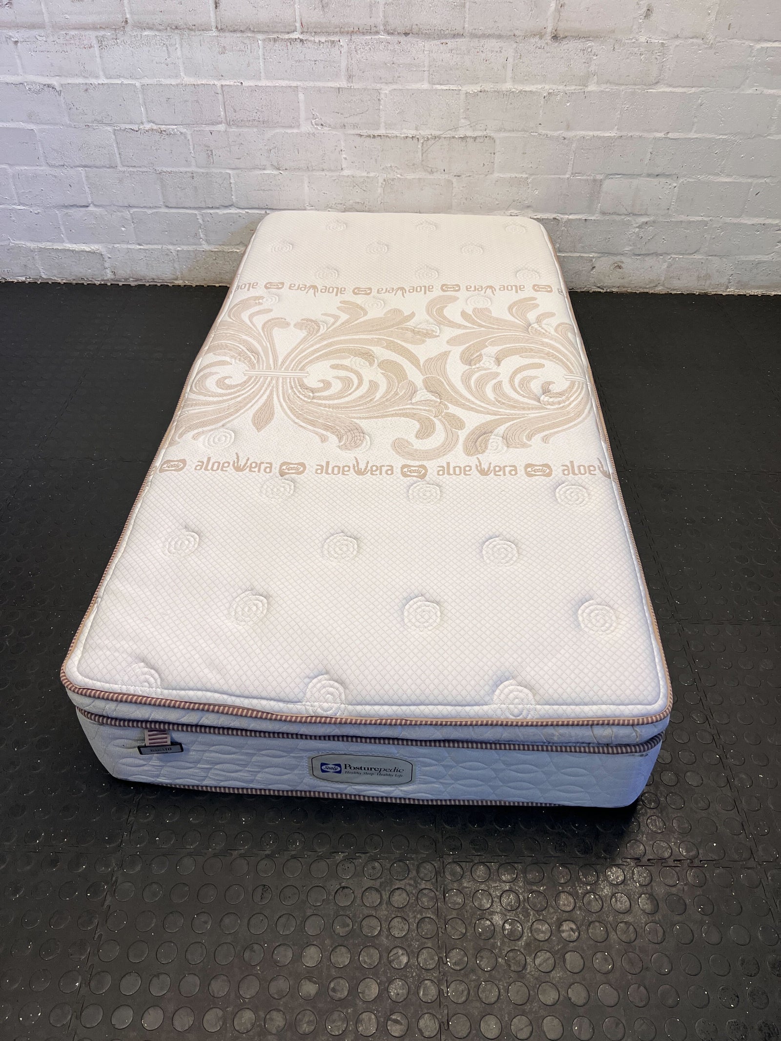 Single Aloe Vera Mattress - Comfortable with Minor Wear