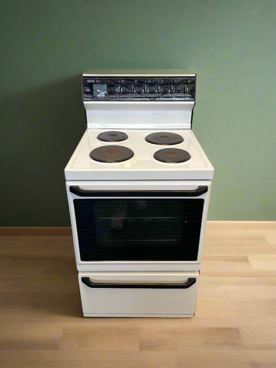 White Freestanding Electric Stove with Minor Wear Has no power cable