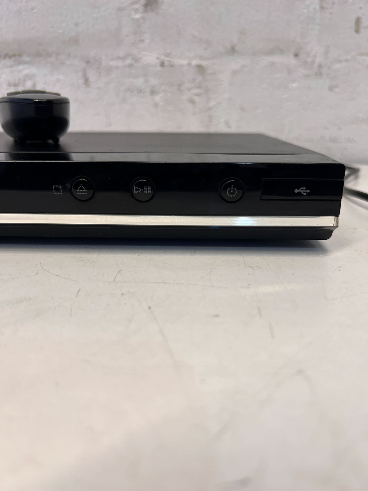 Sleek Black Samsung DVD Player with Remote – Minor Wear - 2ndhandwarehouse.com