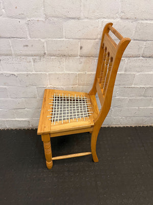 Rustic Oak Dining Chair with Woven Seat – Minor wear - 2ndhandwarehouse.com