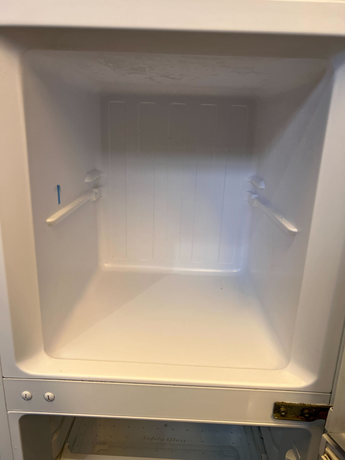 Dixon White Double Door Fridge - Functional with Minor Scratches - 2ndhandwarehouse.com