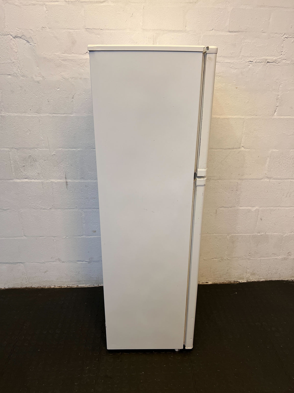 Dixon White Double Door Fridge - Functional with Minor Scratches - 2ndhandwarehouse.com