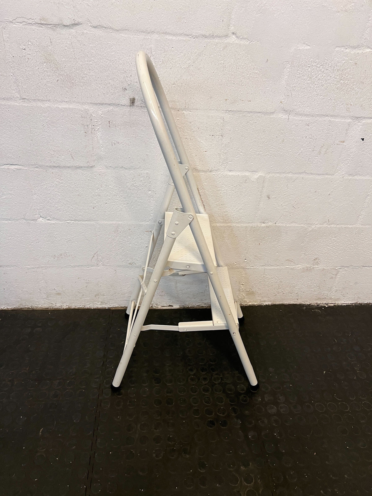 Sturdy White Foldable Step Ladder