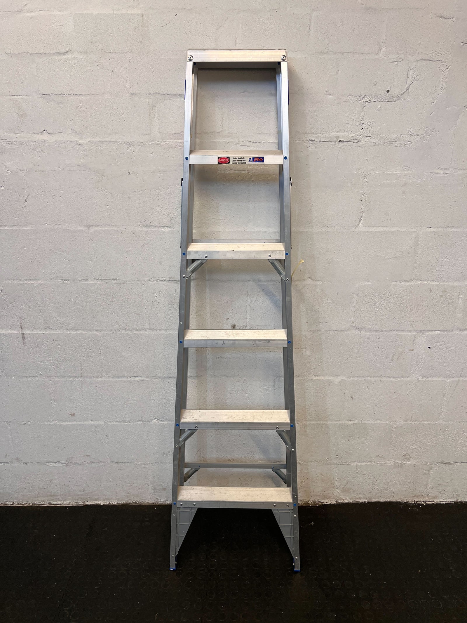 Sturdy Aluminium Step Ladder with 5 Steps