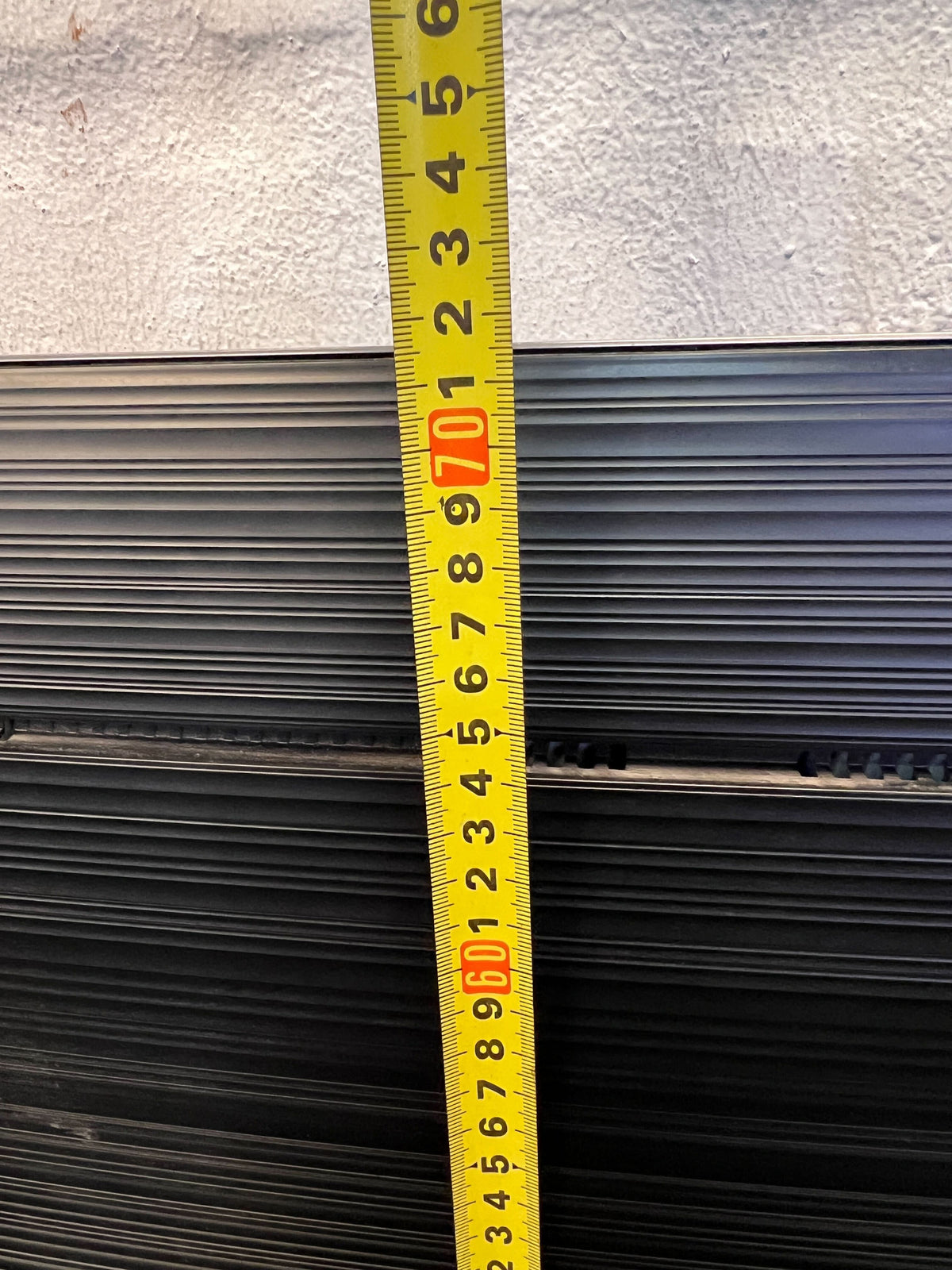 37" Samsung Curved Smart TV with One Connect Box (Cracked screen) - PRICE DROP