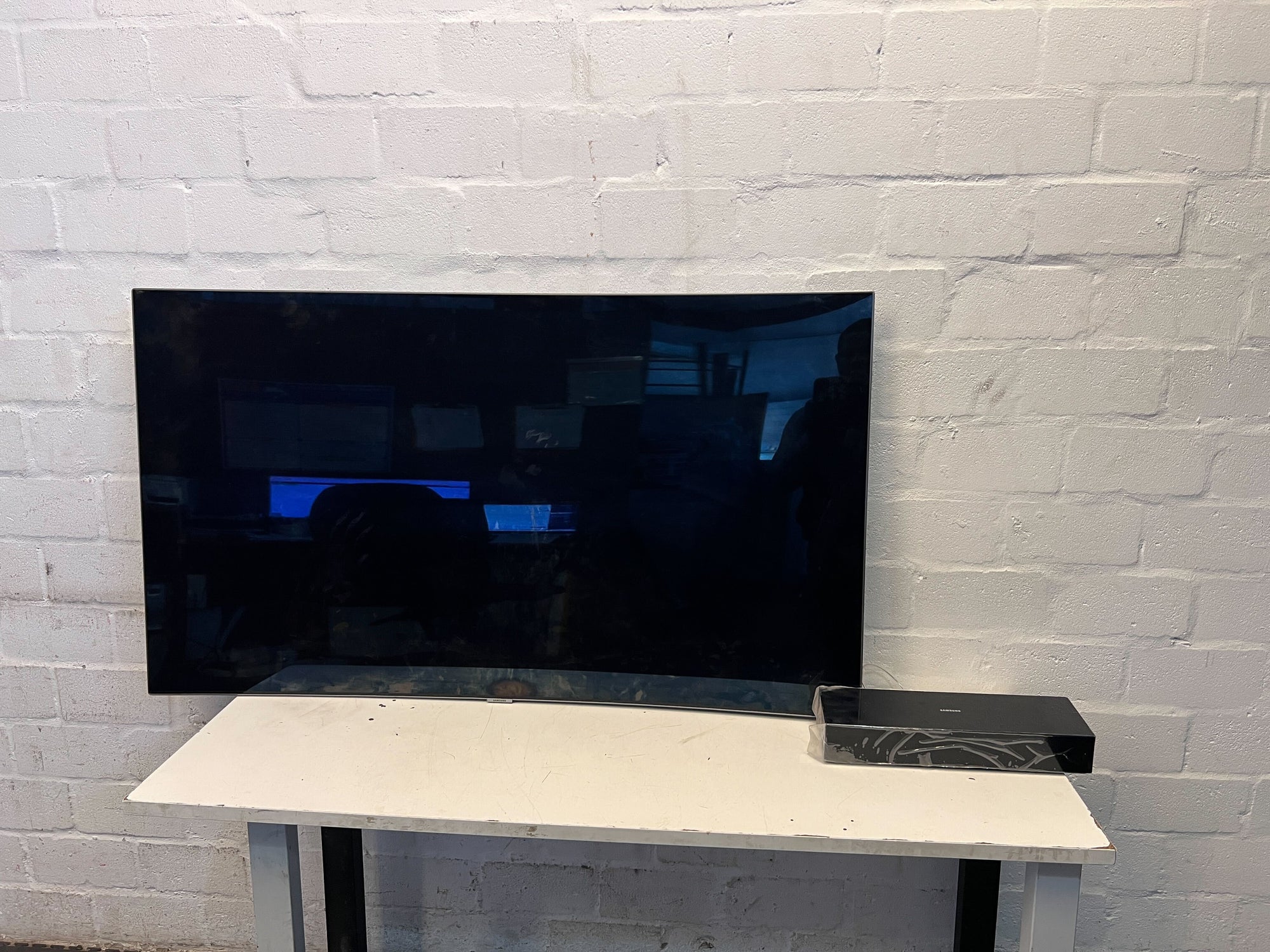 37" Samsung Curved Smart TV with One Connect Box (Cracked screen)
