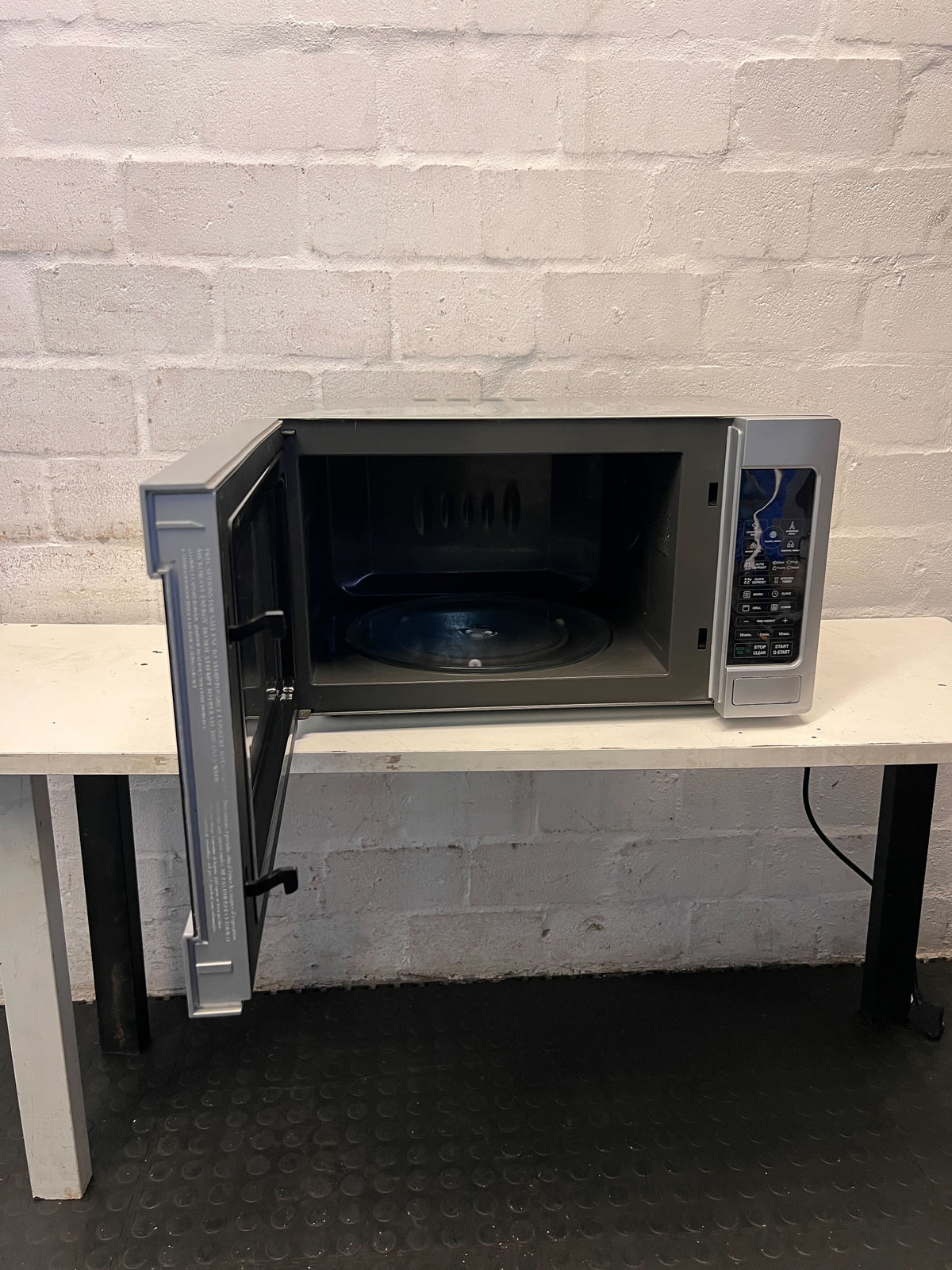 LG Silver Microwave Oven - Great Condition, Minor Scratches - REDUCED