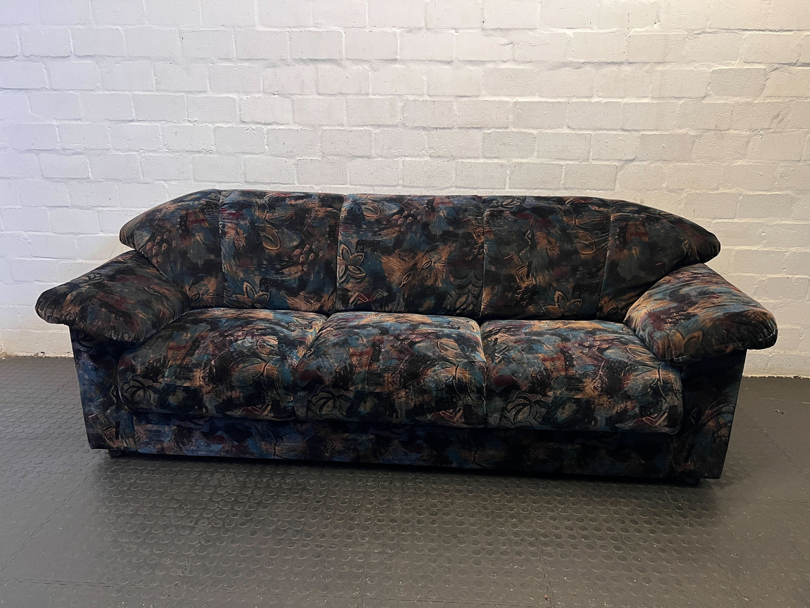Vintage Floral Print Plush Couch – Comfortable & Cozy