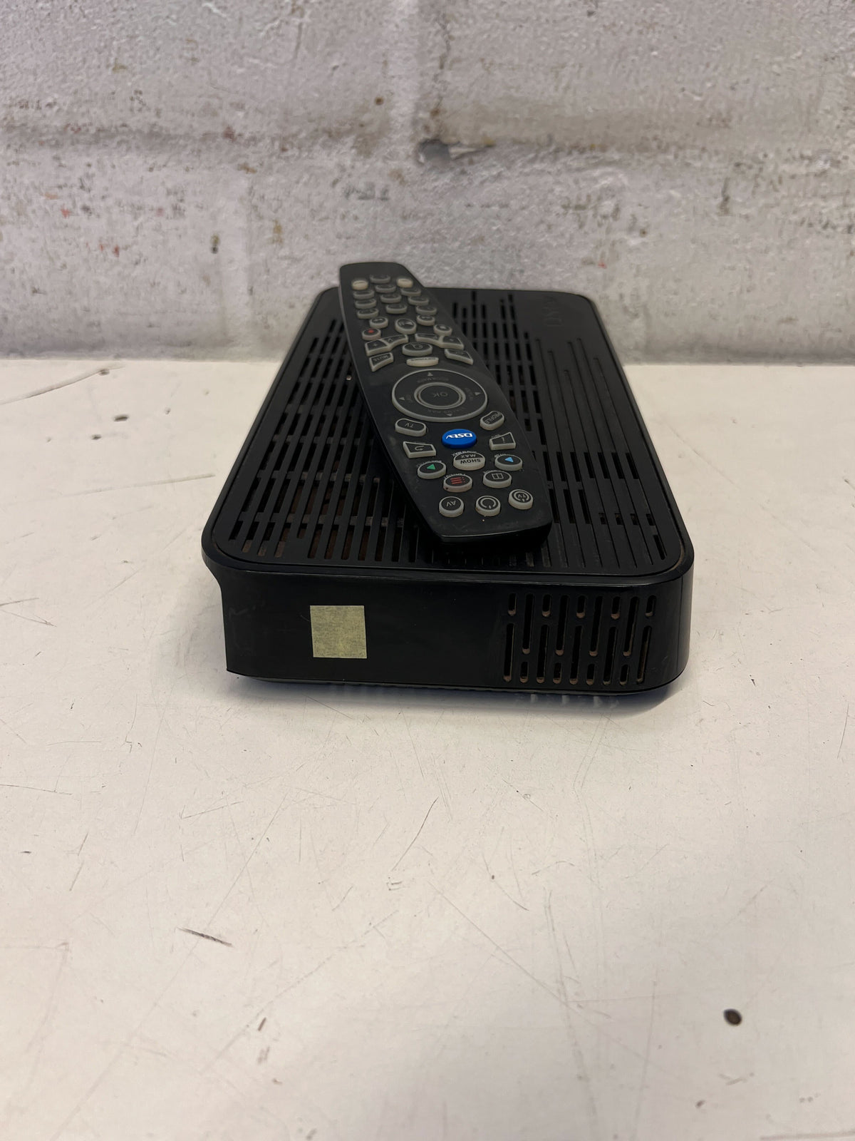 Remote Control Explora Decoder DSTV Explora Model 2A - Black Decoder with Remote and Has no power ...