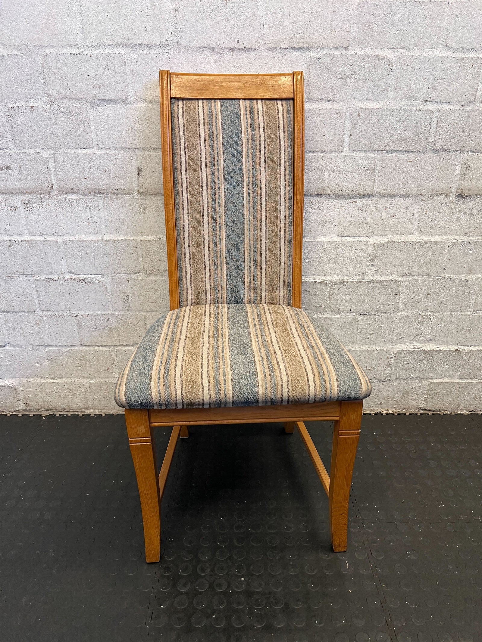 Elegant Striped Dining Chair with Oak Frame