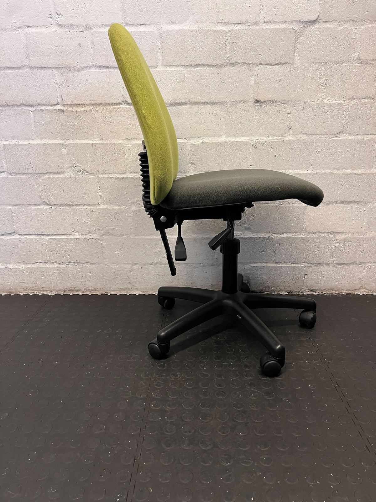 Modern Ergonomic Office Chair in Green and Gray - Minor Wear