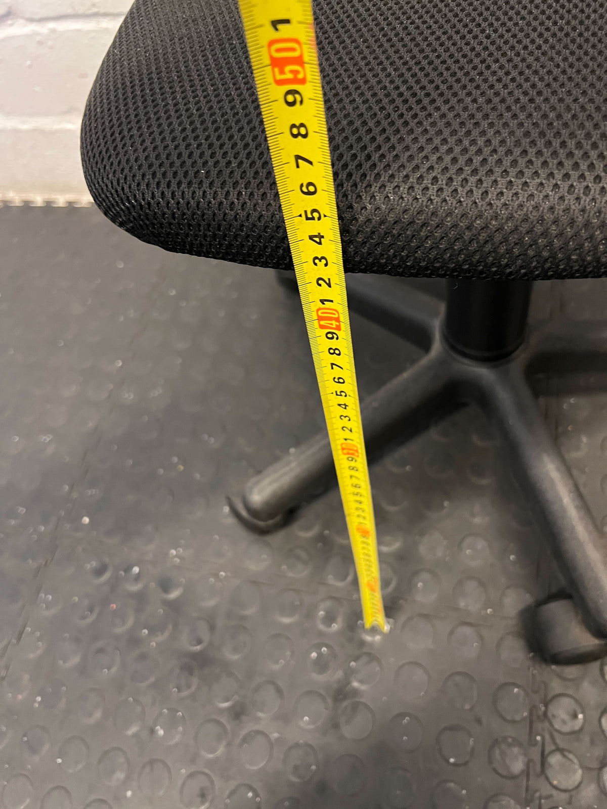 Stylish Black Mesh Office Chair with Adjustable Height