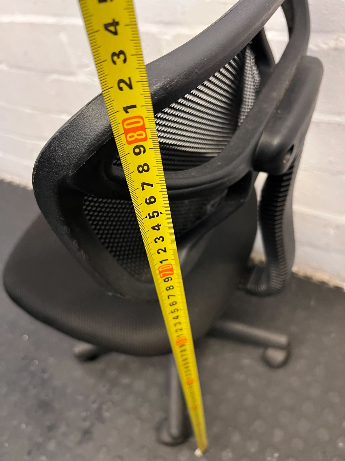 Stylish Black Mesh Office Chair with Adjustable Height