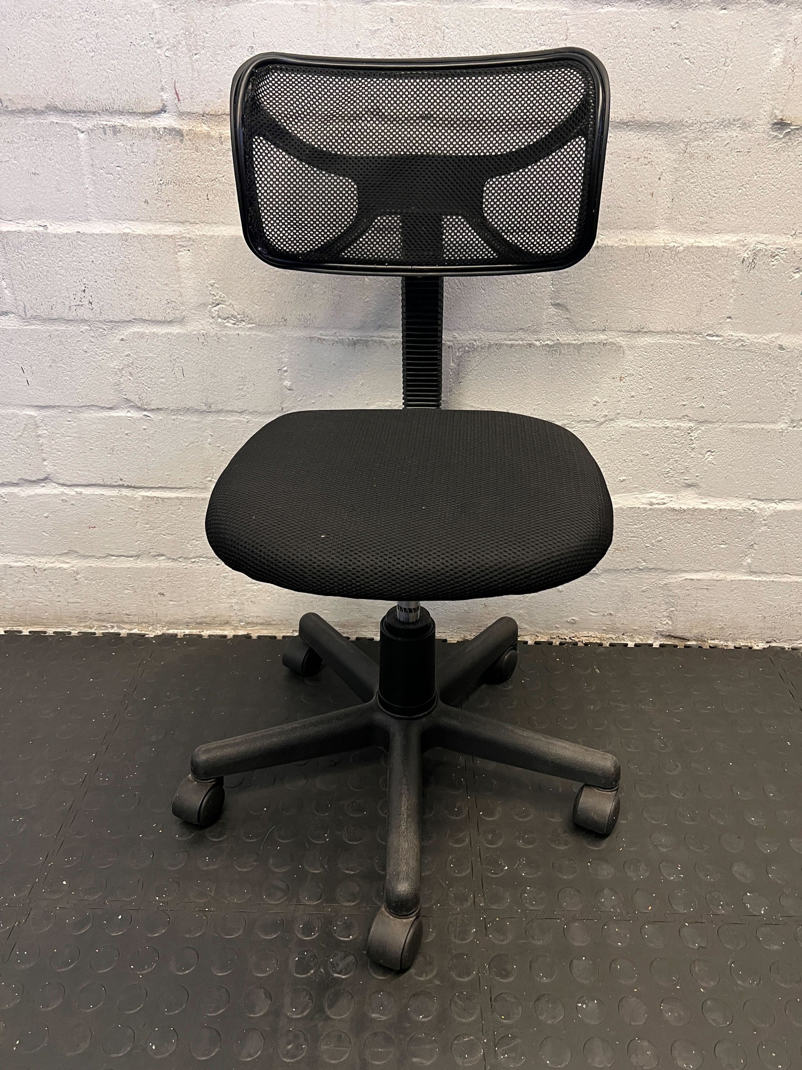 Stylish Black Mesh Office Chair with Adjustable Height