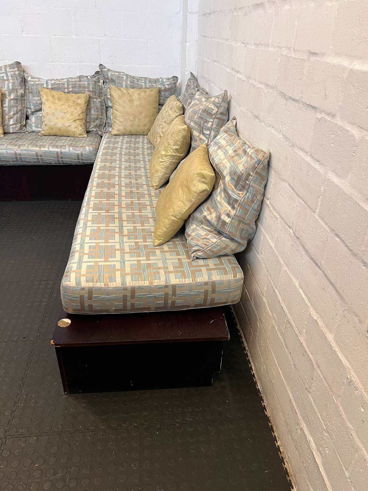 Elegant L-Shape Couch with Cushions in Light Blue and Yellow