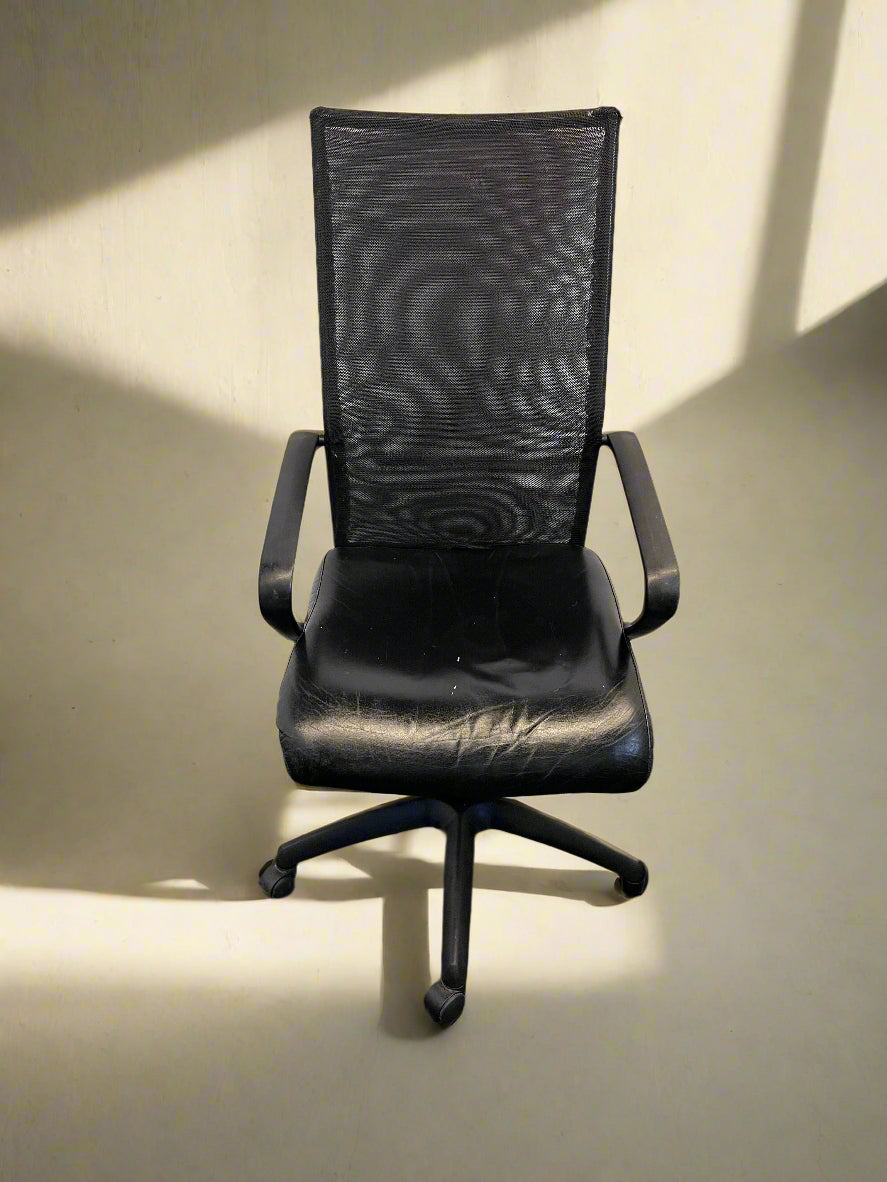 Comfortable Black Mesh Office Chair with Minor Wear