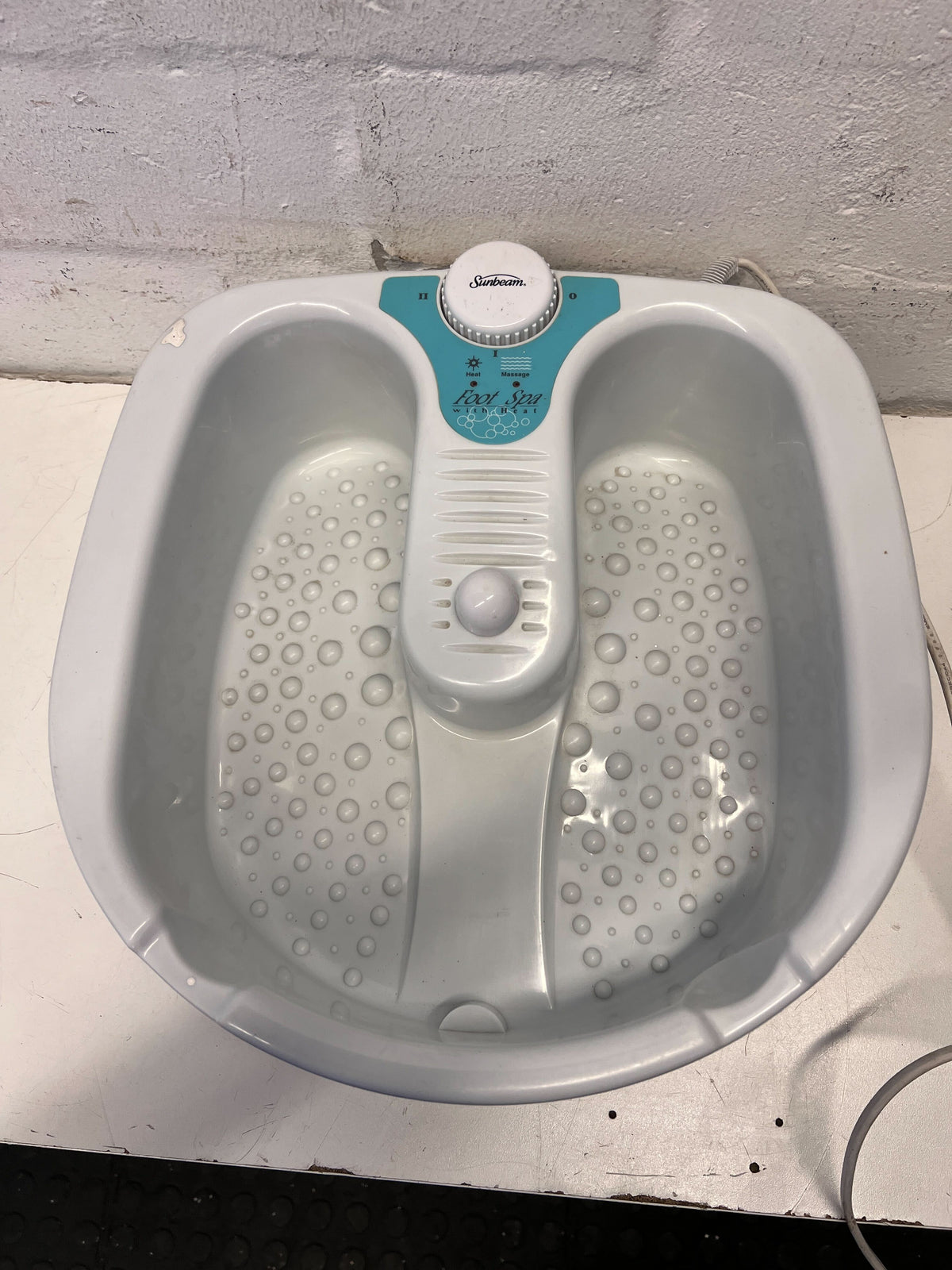 Relaxing Dual Foot Spa with Massage Function - White - 2ndhandwarehouse.com