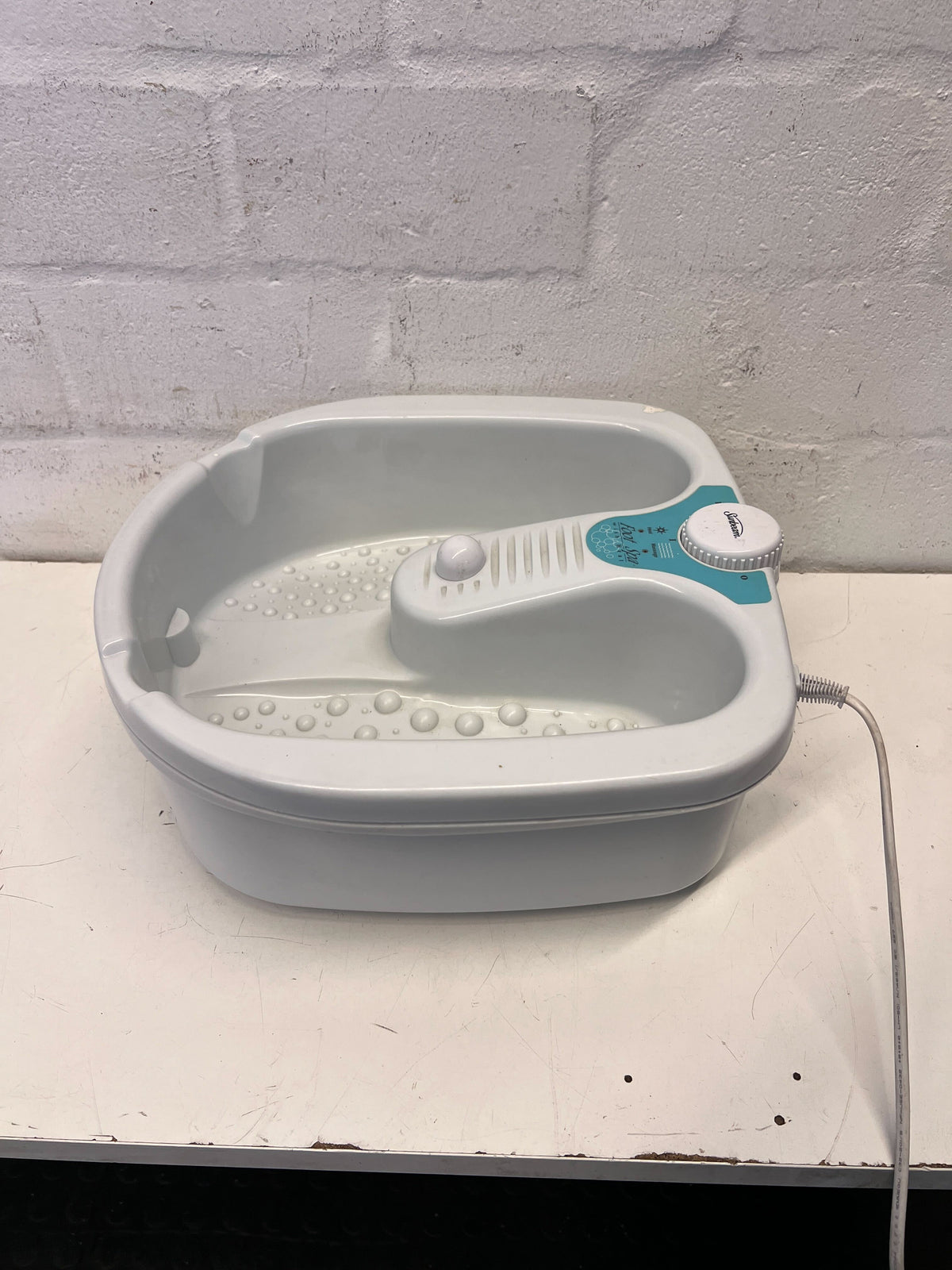Relaxing Dual Foot Spa with Massage Function - White - 2ndhandwarehouse.com