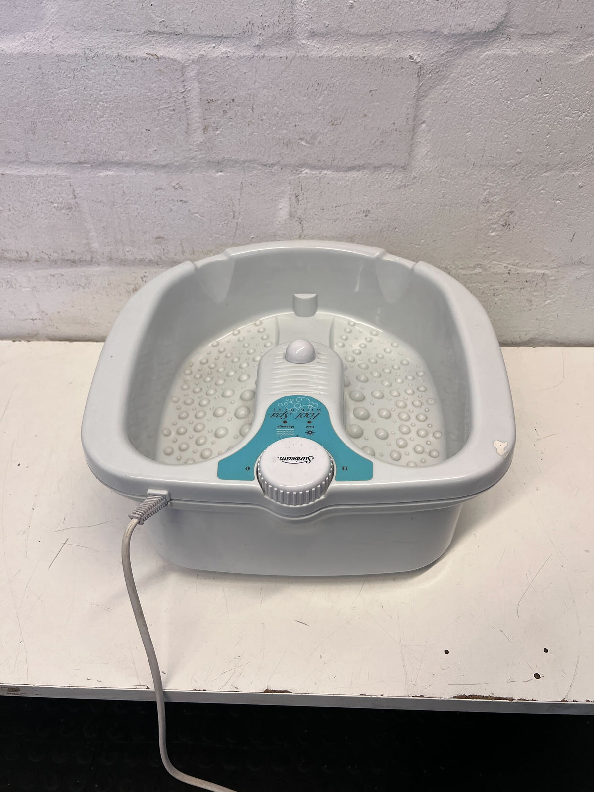 Relaxing Dual Foot Spa with Massage Function - White - 2ndhandwarehouse.com