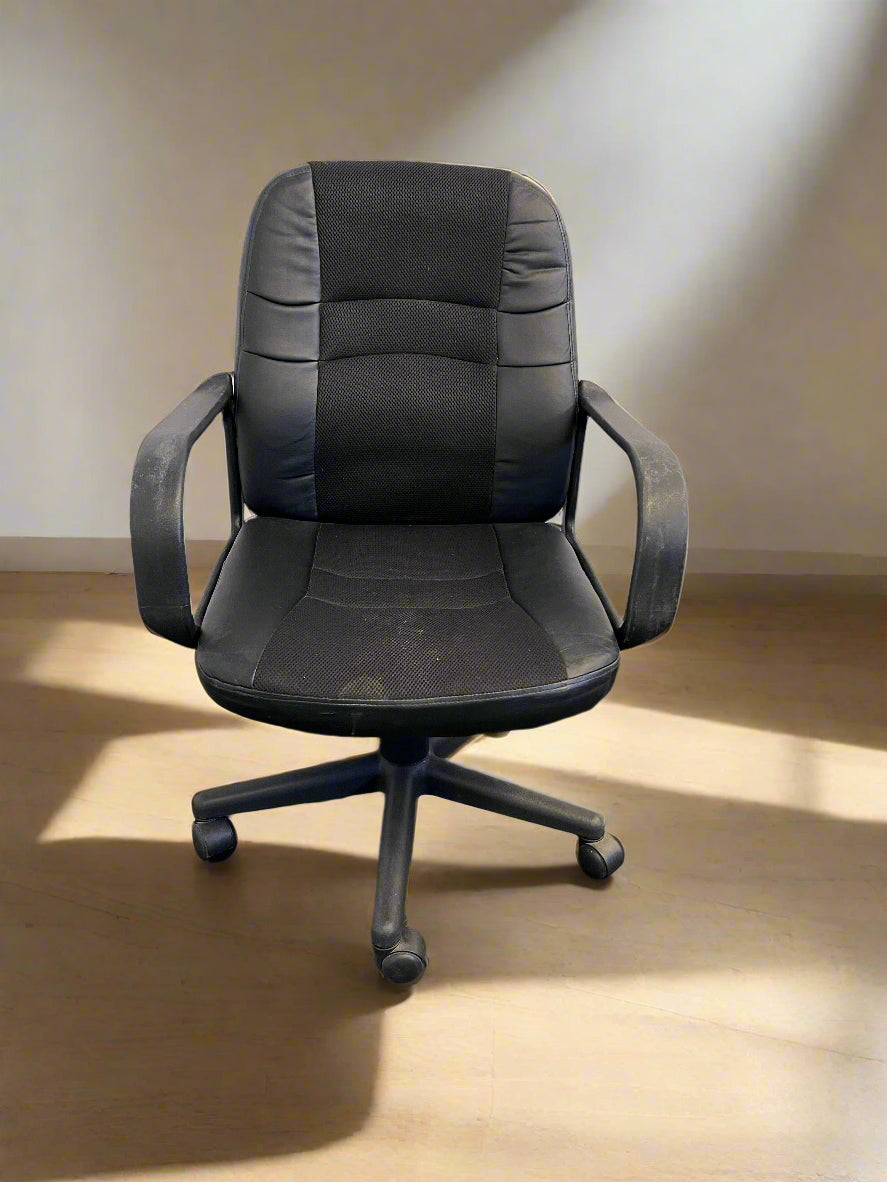 Ergonomic Black Fabric Office Chair - The Hydraulics Are Not Working