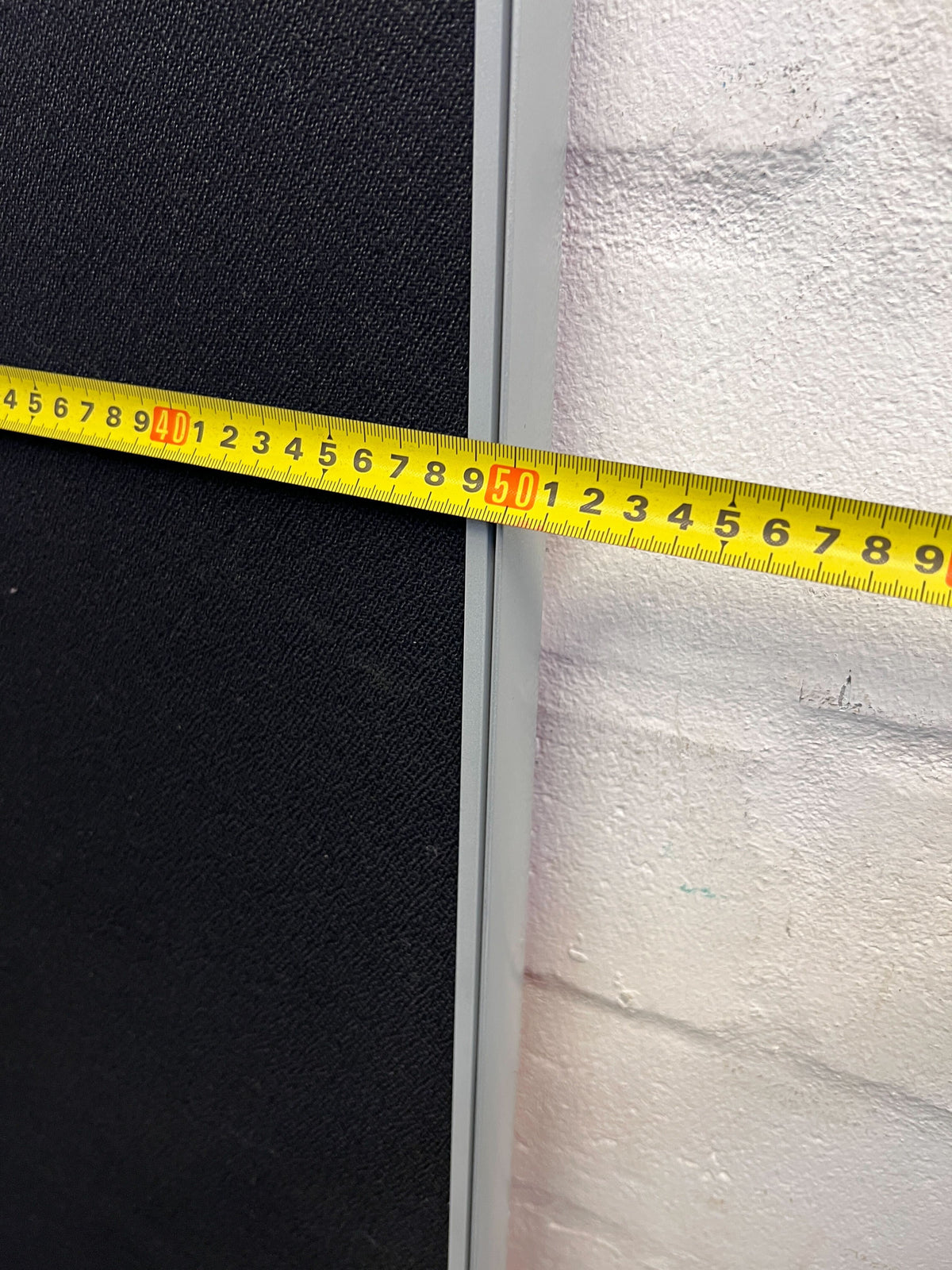 Vibrant Red Desk Divider – Boost Focus & Style Your Workspace