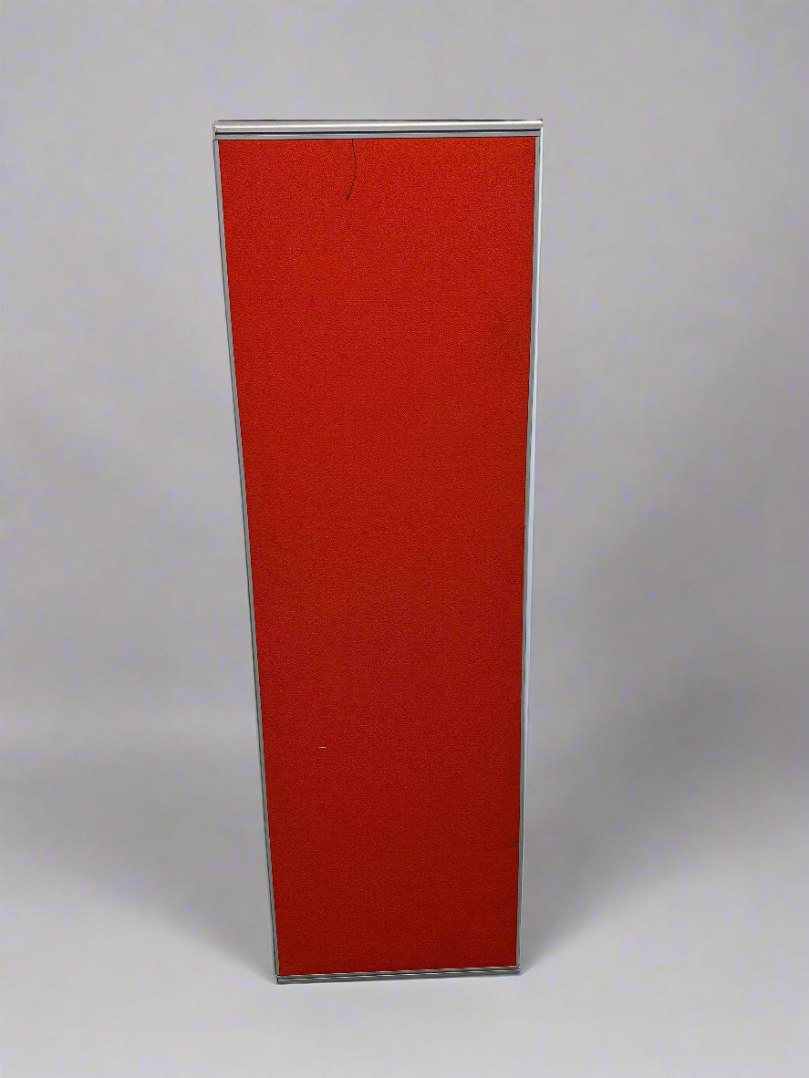 Vibrant Red Desk Divider – Boost Focus & Style Your Workspace