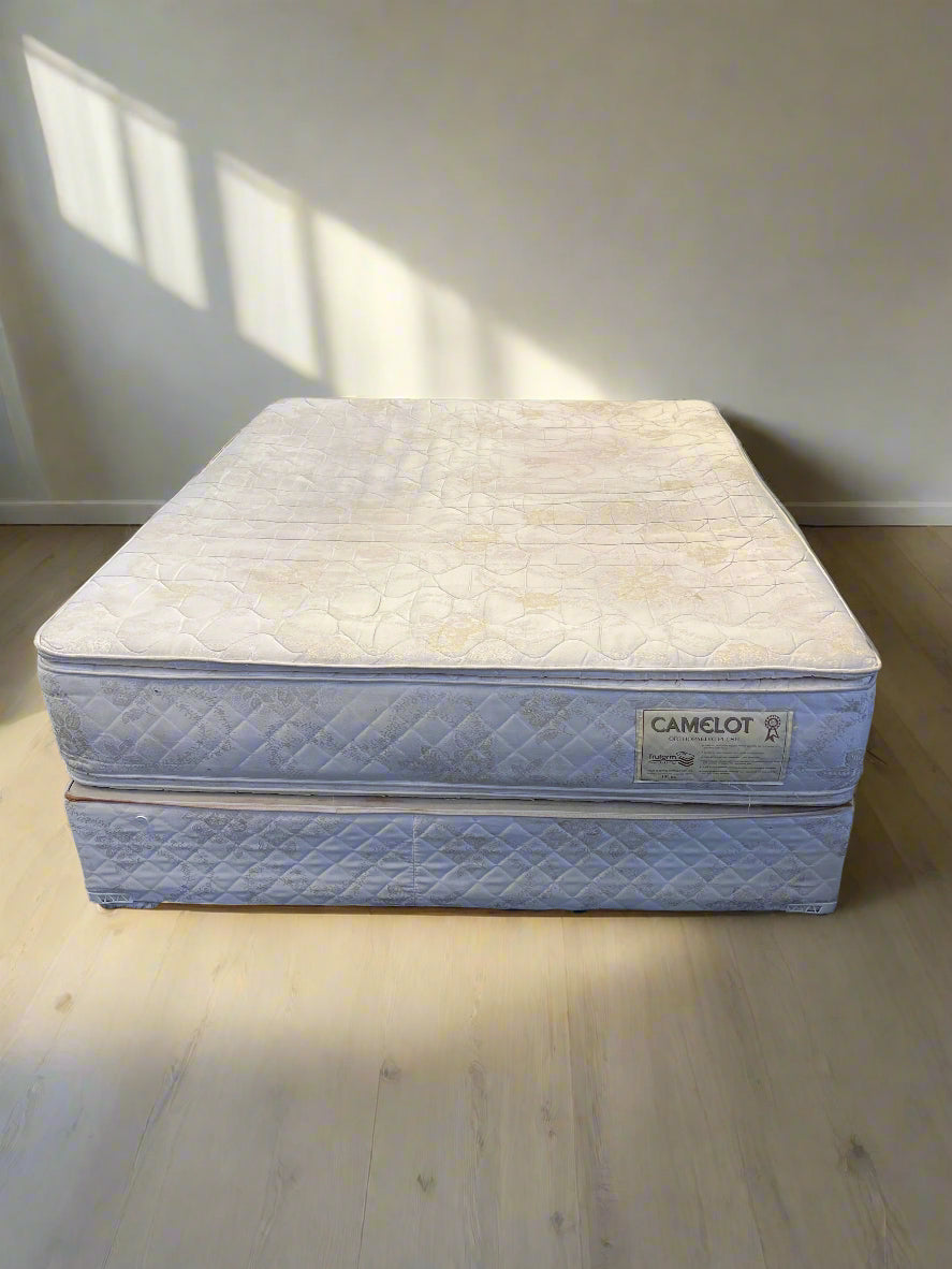 Cozy Camelot Orthopaedic Mattress – Queen Size, Minor Wear