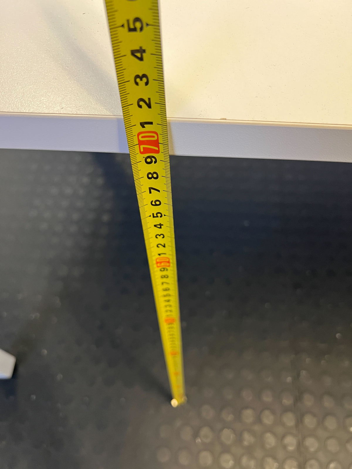 Modern White Office Desk with Curved Top – Great Condition