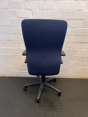Ergonomic Navy Office Chair with Minor Wear - Comfortable & Versatile