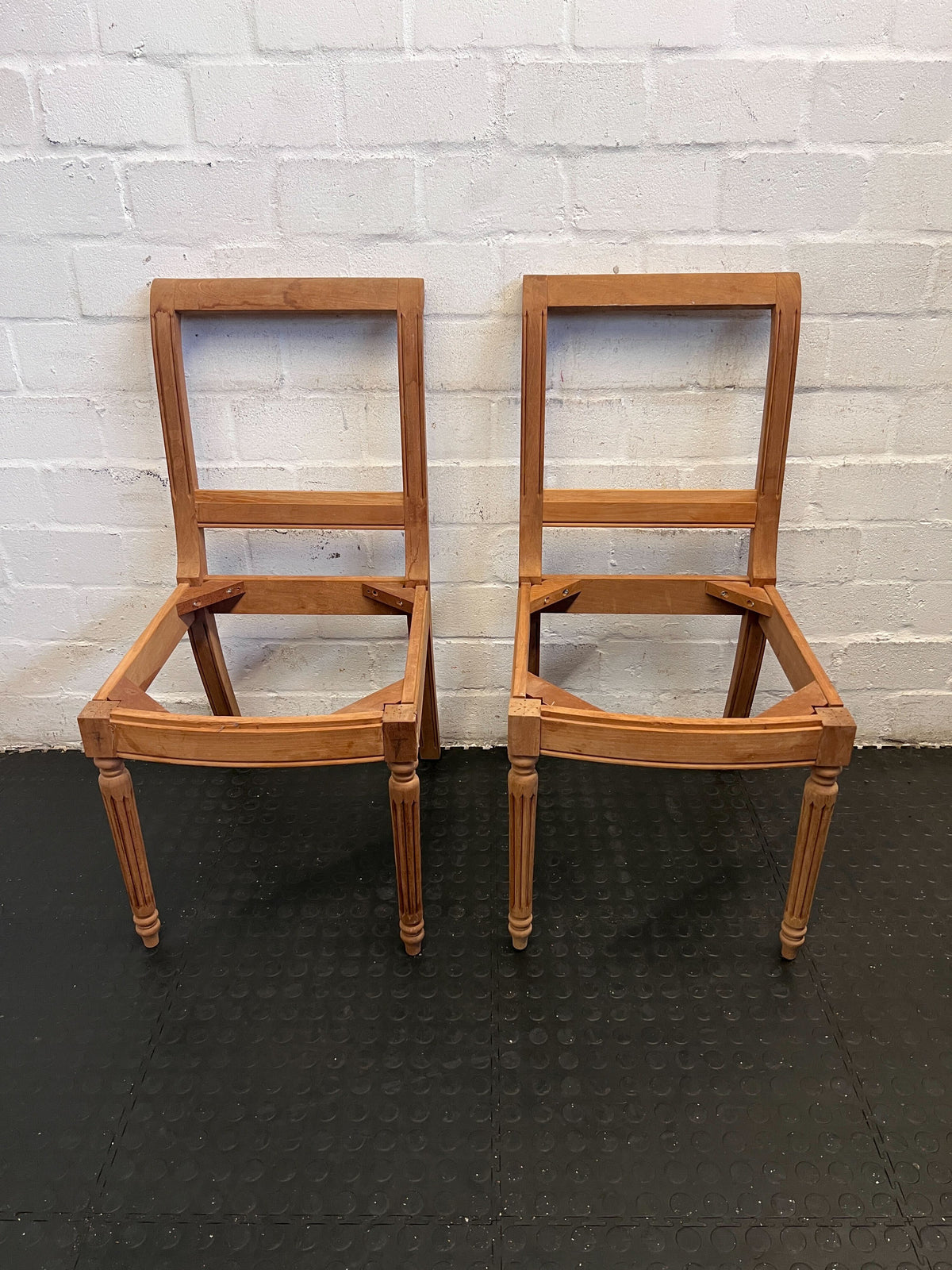 Vintage Wooden Dining Chair Frame – Elegant Carved Design, Minor Damage - 2ndhandwarehouse.com