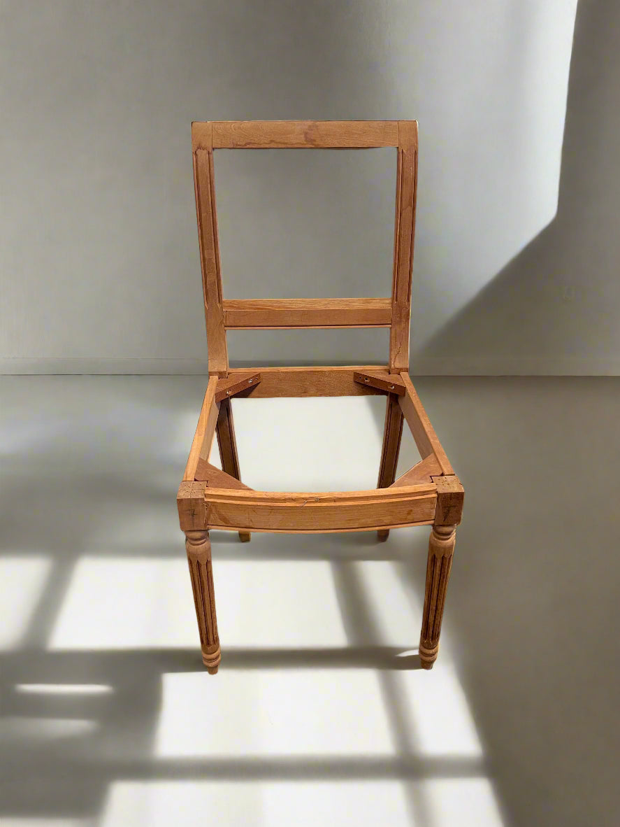 Vintage Wooden Dining Chair Frame – Elegant Carved Design, Minor Damage - 2ndhandwarehouse.com