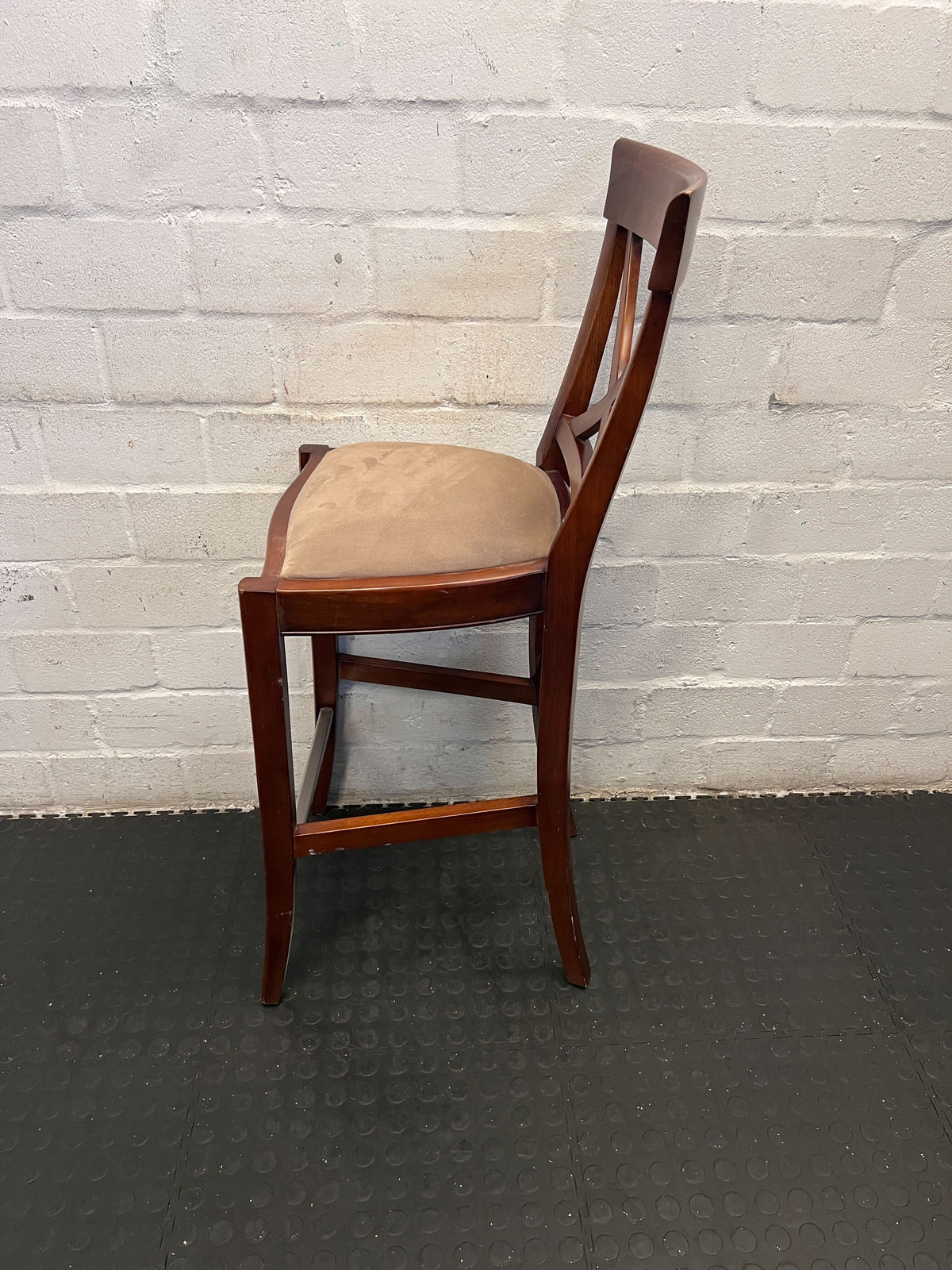 Elegant Wooden Bar Stool with Soft Upholstered Seat – Minor Wear - 2ndhandwarehouse.com
