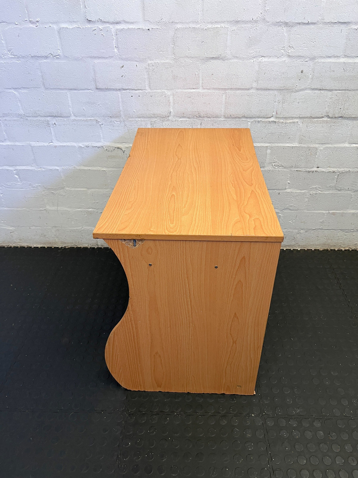 Sleek Curved Wooden Console Table – Light Oak Finish