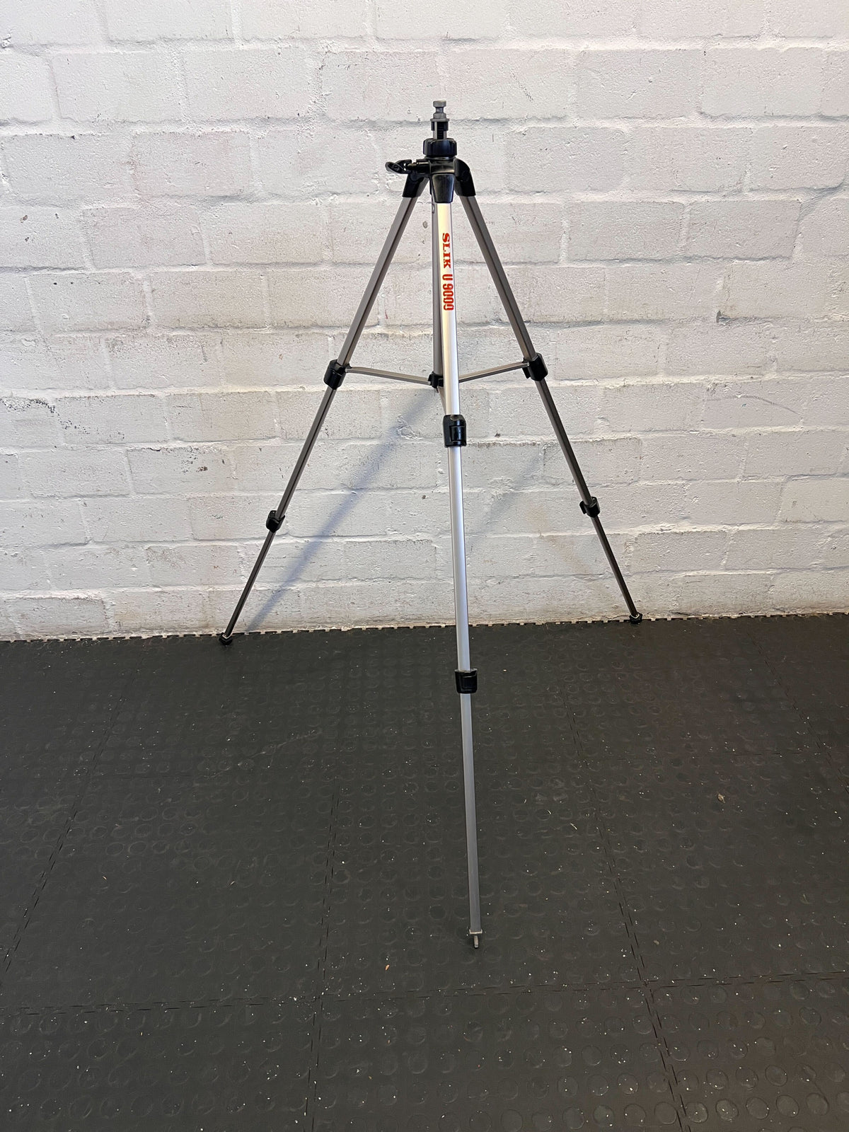 Slik U9000 Lightweight Aluminum Camera Tripod - Great Condition