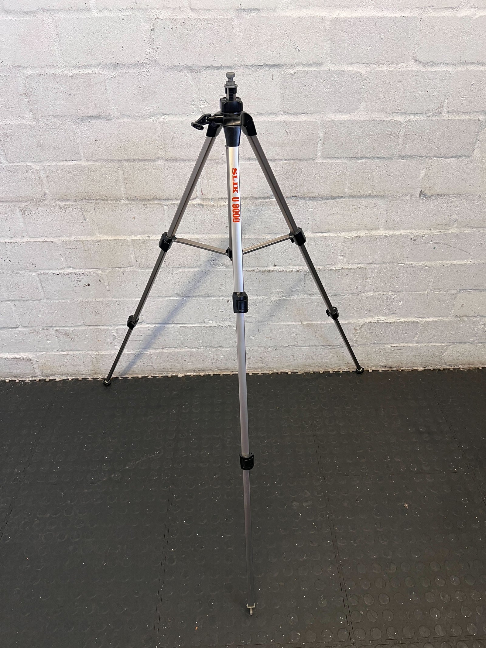 Slik U9000 Lightweight Aluminum Camera Tripod - Great Condition