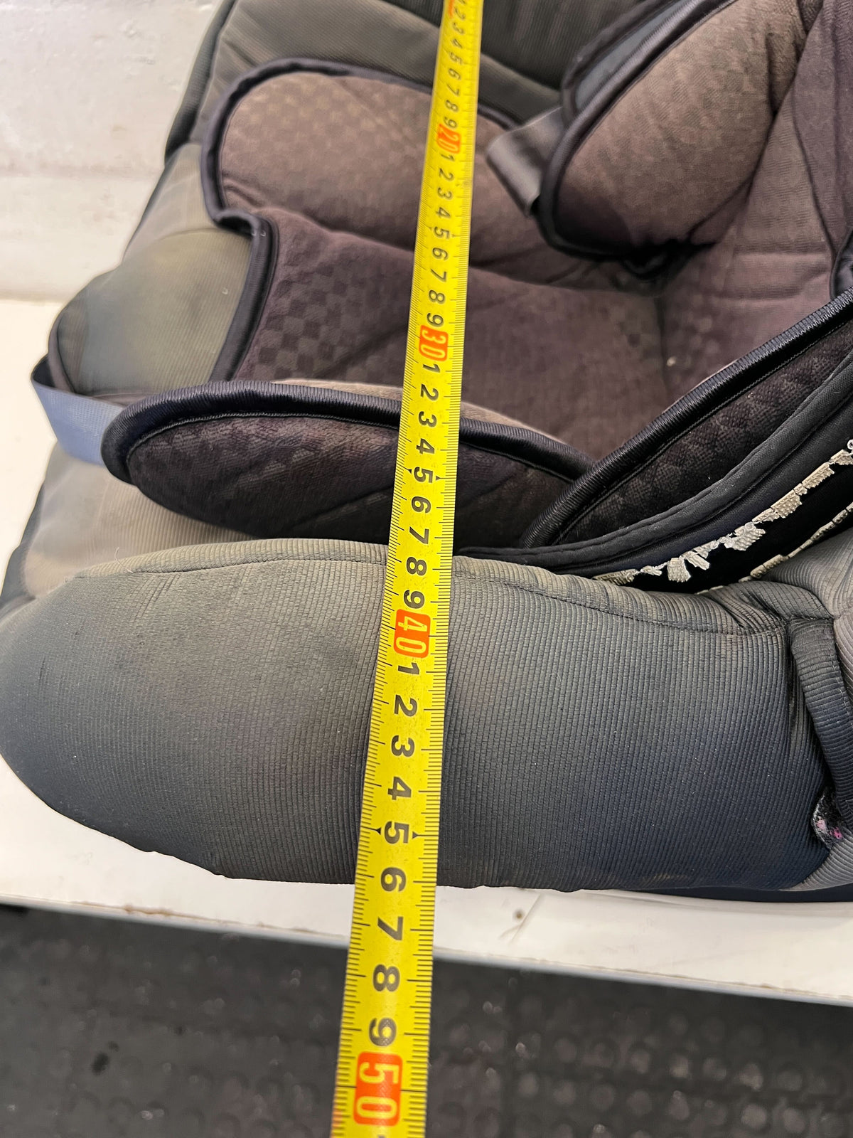 Safeway Voyager Car Seat - Grey & Pink, Minor Wear - 2ndhandwarehouse.com